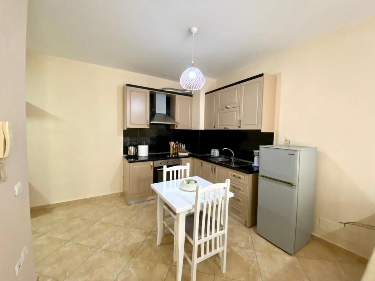 Chlo Apartment 2 Tirana Kültér fotó