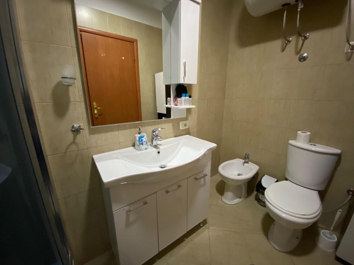 Chlo Apartment 2 Tirana Kültér fotó